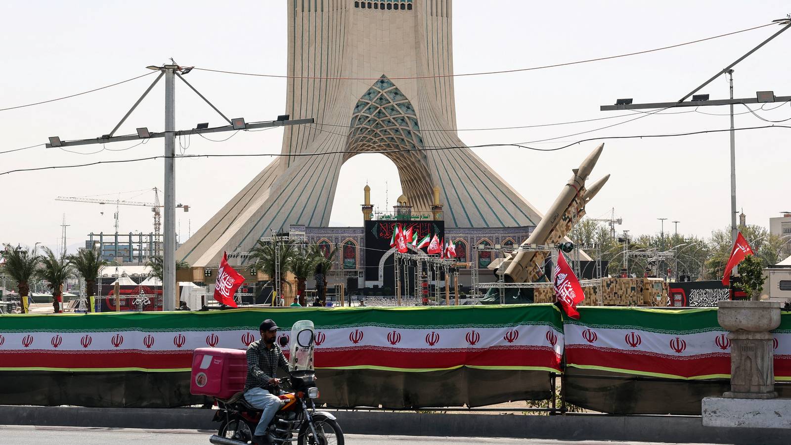 Trump Weighs Wider Iranian Attacks With Truce Still Elusive