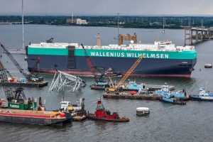 The vehicle carrier Tosca passes through an open section of the Federal channel