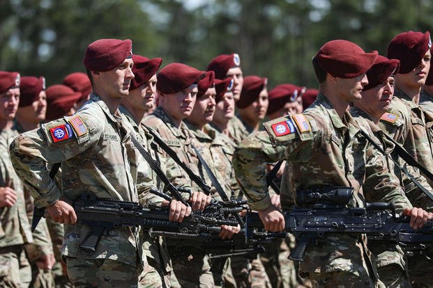 mil-82nd-Airborne-Division-1800.jpg Paratroopers assigned to the 82nd Airborne Division march in formation