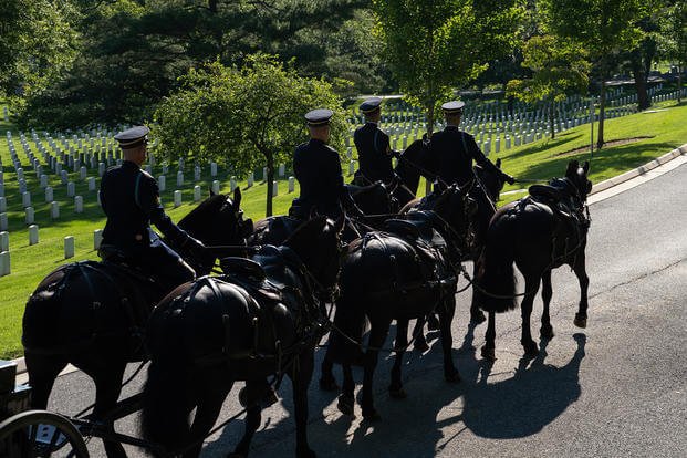 mil-caisson-detachment-returns-arlinton-1800.jpg Caisson's reintegration into funeral services in Arlington National Ceremony
