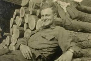 100-Year-Old Veteran Kept Jewish Prayer Book over His Heart as He Confronted the Holocaust