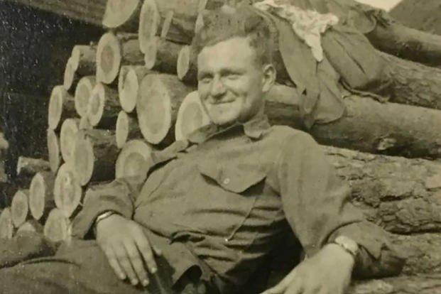 100-Year-Old Veteran Kept Jewish Prayer Book over His Heart as He Confronted the Holocaust