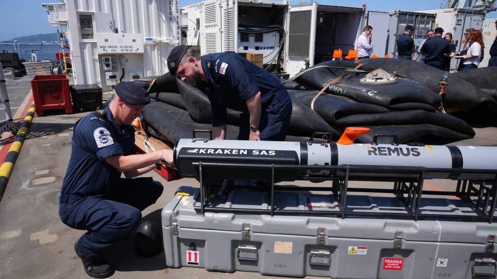 Britain's Navy Prepares to Clear Mines in the Strait of Hormuz While Waiting for a Peace Deal