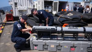Britain's Navy Prepares to Clear Mines in the Strait of Hormuz While Waiting for a Peace Deal