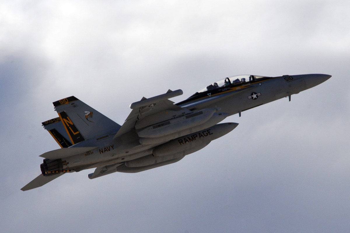 Four Navy Aviators Survive Midair Collision at Idaho Air Show