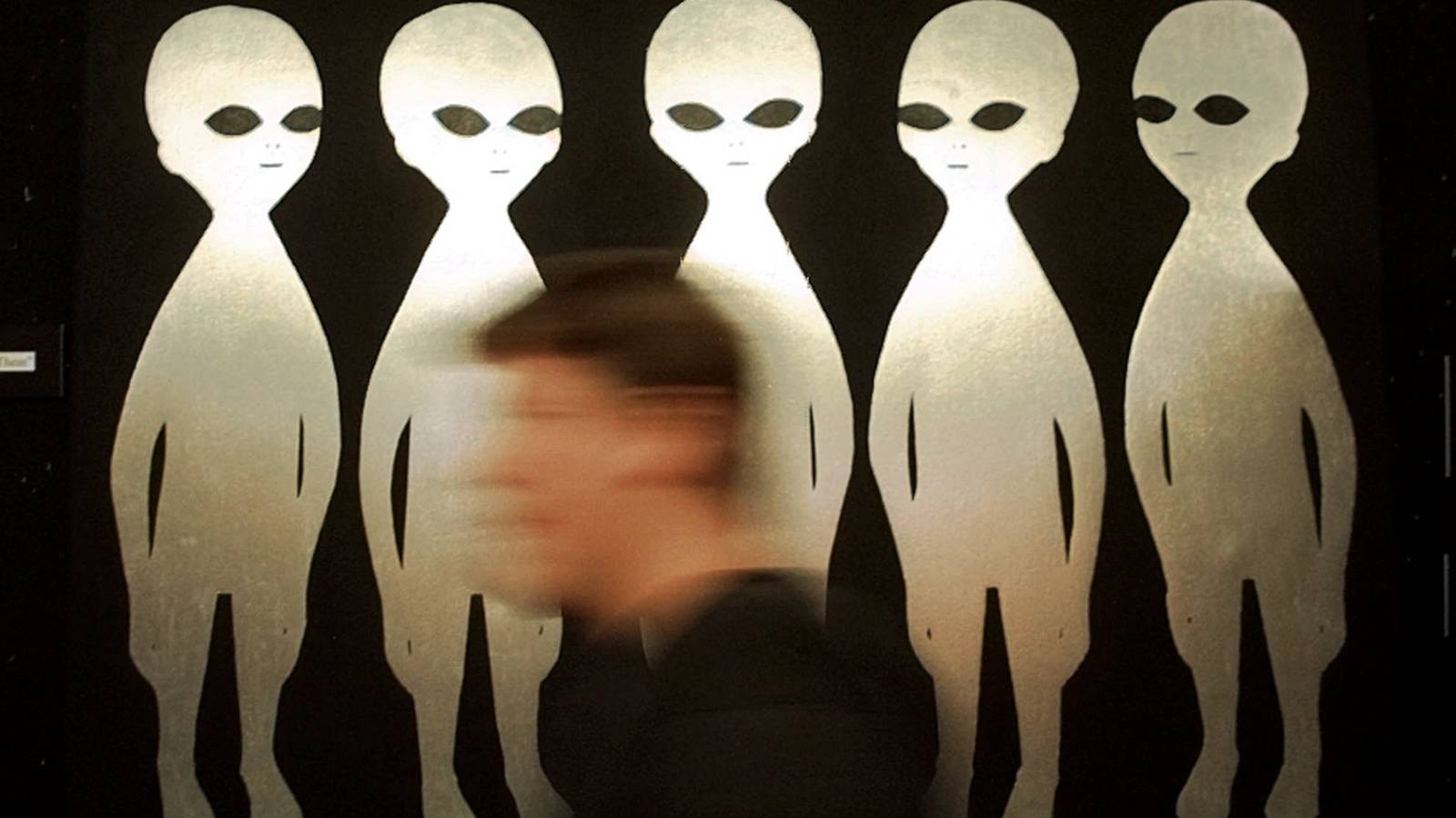 Harvard Professor with Polarizing Alien Theories Is Picked to Lead New White House UFO Council