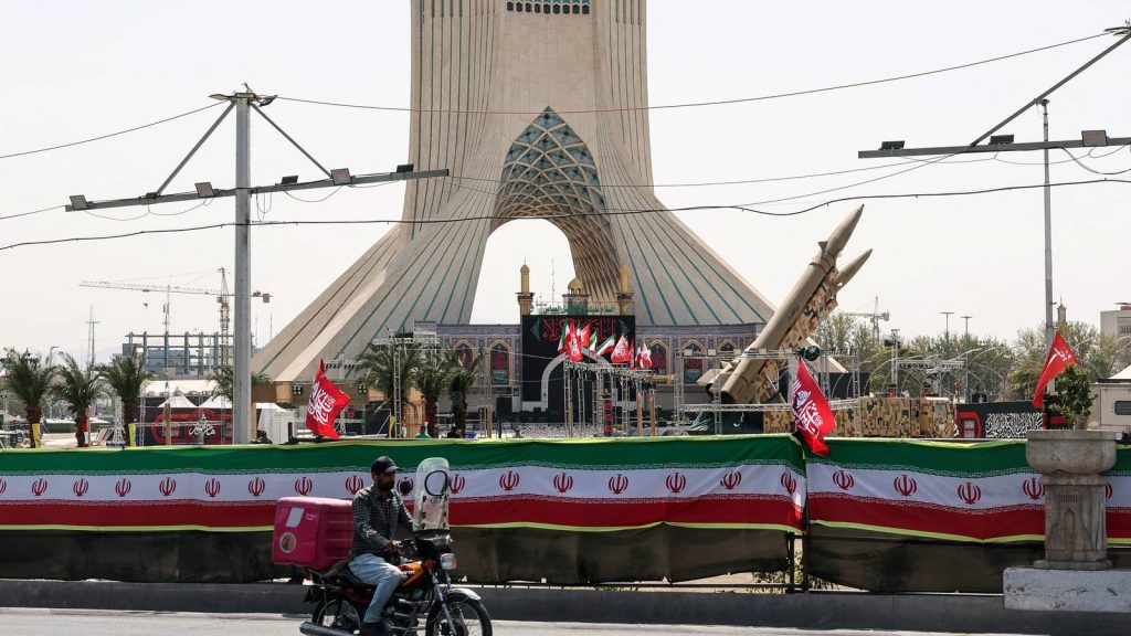 Trump Weighs Wider Iranian Attacks With Truce Still Elusive